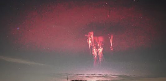 Καταγράφηκε ένα σπάνιο ατμοσφαιρικό φαινόμενο στη γειτονιά μας: Η εξήγηση ατμοσφαιρικό φαινόμενο