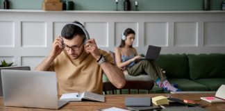 Μας κάνει καλό η εργασία από το σπιτι; Η επιστήμη απαντά!