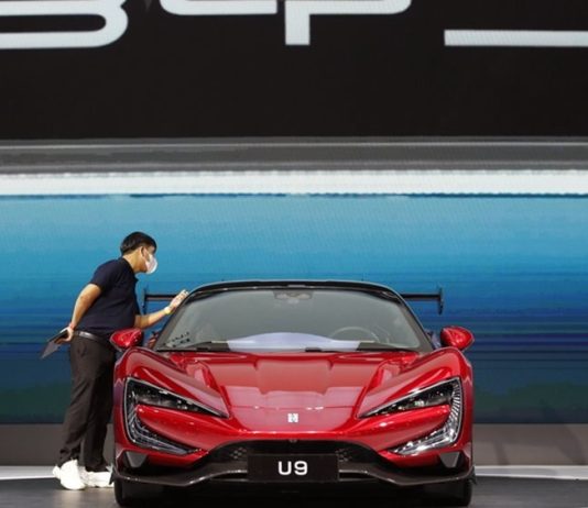 Η Tesla υποκλίνεται στην Κίνα! Δεν είναι πλέον ο κορυφαίος κατασκευαστής ηλεκτρικών οχημάτων BYD