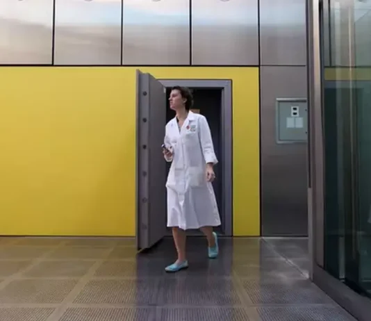 Τι ακριβώς κρύβεται μέσα στο μεγαλύτερο «κουτί της Ημέρας της Κρίσης» στον κόσμο; Θα μας σώσει;