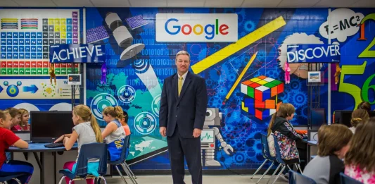 H Google εκπαιδεύει παιδιά για να γίνουν πιστοί πελάτες της, σύμφωνα με εσωτερικά έγγραφα της