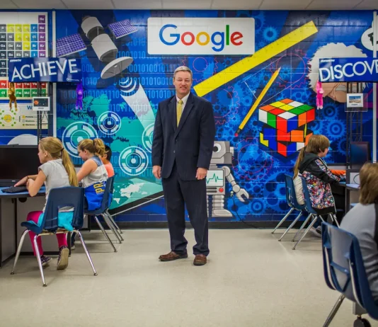 H Google εκπαιδεύει παιδιά για να γίνουν πιστοί πελάτες της, σύμφωνα με εσωτερικά έγγραφα της