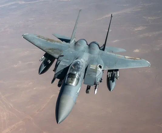 Το drone που θα μπαίνει πρώτο στη φωτιά αντί για τα F-15