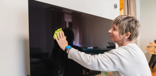 Γιατί οι OLED οθόνες θέλουν μεγαλύτερη προσοχή στο καθάρισμα;