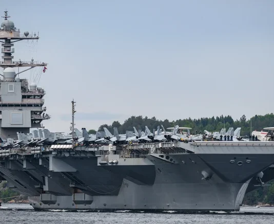 Πόσο γρήγορα μπορεί ένα αεροπλανοφόρο των ΗΠΑ να φτάσει στη Μέση Ανατολή