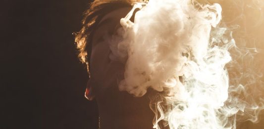 Το άτμισμα ενέχει τον κίνδυνο καρκίνου: Καμπανάκι από 100 έρευνες Το άτμισμα ενέχει τον κίνδυνο καρκίνου!