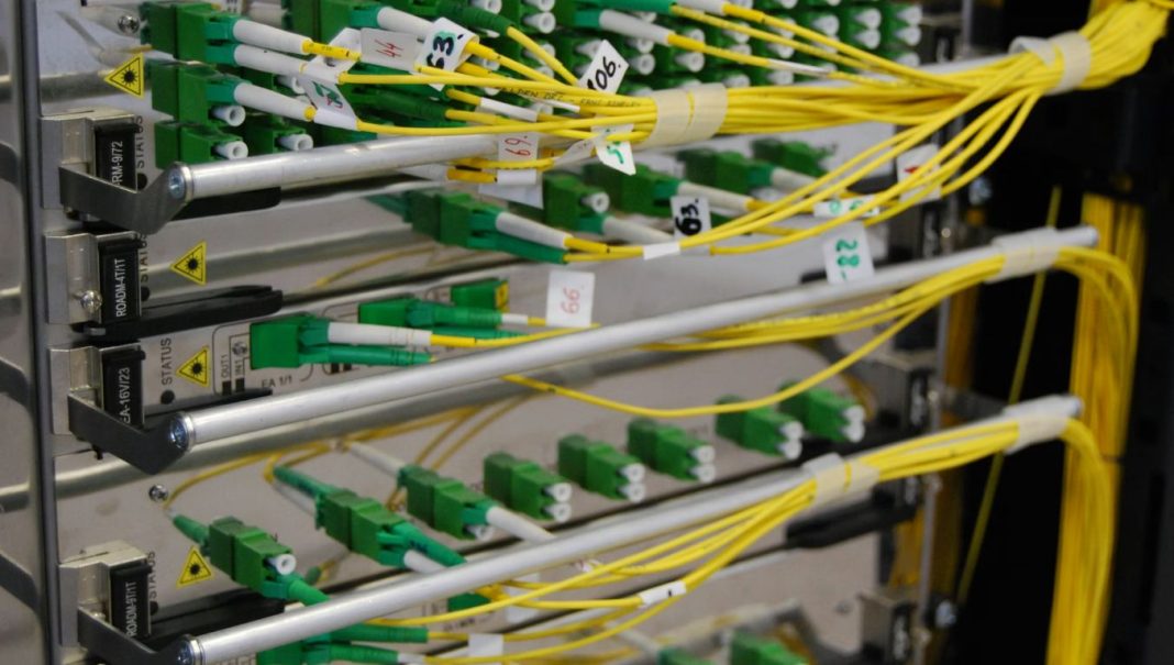 Η μάχη της τιμής στην οπτική: Δυο πολύ δυνατά συμβόλαια