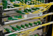 Η μάχη της τιμής στην οπτική: Δυο πολύ δυνατά συμβόλαια