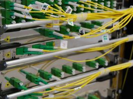 Η μάχη της τιμής στην οπτική: Δυο πολύ δυνατά συμβόλαια