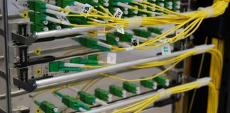 Η μάχη της τιμής στην οπτική: Δυο πολύ δυνατά συμβόλαια