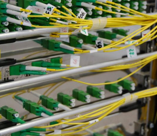 Η μάχη της τιμής στην οπτική: Δυο πολύ δυνατά συμβόλαια