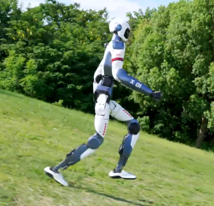 Unitree R1