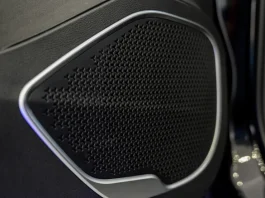 Γιατί τα ηχεία του αυτοκινήτου αρχίζουν να τρίζουν όταν ανεβάζεις την ένταση;