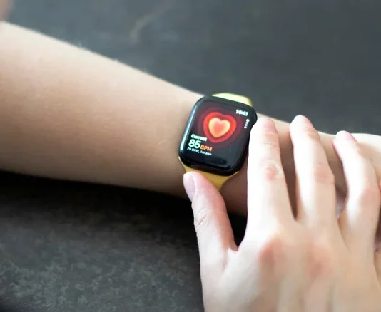 Τι σημαίνει όταν ο αισθητήρας του Apple Watch γίνεται κόκκινος