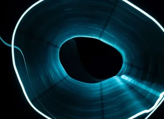 Φυσικοί ανακάλυψαν κάτι που κινείται πιο γρήγορα από το φως!