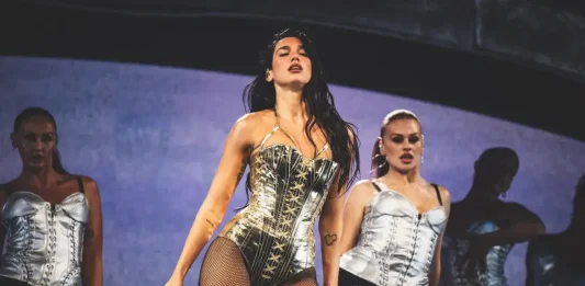 Η Dua Lipa έκανε αγωγή στη Samsung και ζητάει 15 εκατομμύρια δολάρια