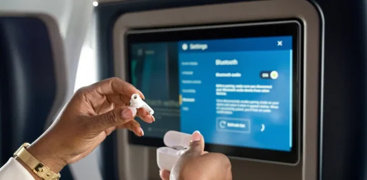 Χρήστης με ενεργό Bluetooth σε πτήση έκανε το αεροπλάνο να γυρίσει πίσω