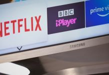 Netflix: Ανατροπή μεγατόνων, με τηλεοπτικό περιεχόμενο χωρίς extra χρέωση netflix logo in a tv