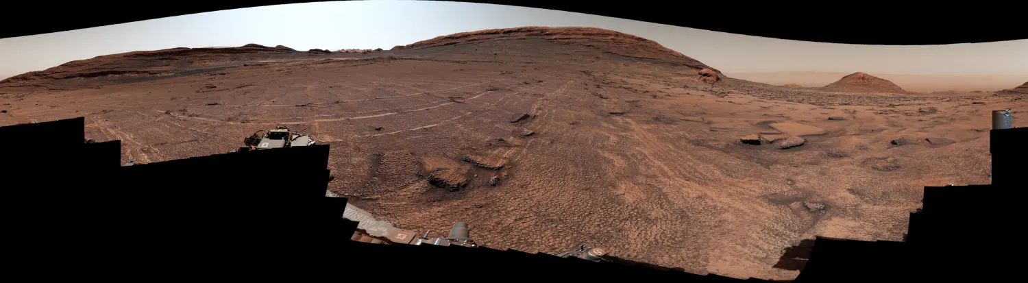 Πανόραμα 360 μοιρών από το Curiosity με τους πολυγωνικούς σχηματισμούς στον Άρη
