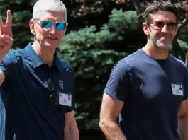 O Tim Cook αφήνει την Apple στο John Ternus με την μετοχή να σπάει ρεκόρ Ο Tim Cook αποχωρεί από CEO της Apple παραδίδοντας τη σκυτάλη στον John Ternus εν μέσως αλλαγών στην τεχνητή νοημοσύνη