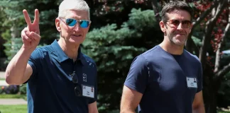 Ο Tim Cook αποχωρεί από CEO της Apple παραδίδοντας τη σκυτάλη στον John Ternus εν μέσως αλλαγών στην τεχνητή νοημοσύνη
