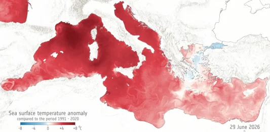 Βράζει η Μεσόγειος: Ρεκόρ με +8°C στην επιφάνεια της θαλασσας Χάρτης της ESA με τις αποκλίσεις θερμοκρασίας στην επιφάνεια της Μεσογείου τον Ιούνιο