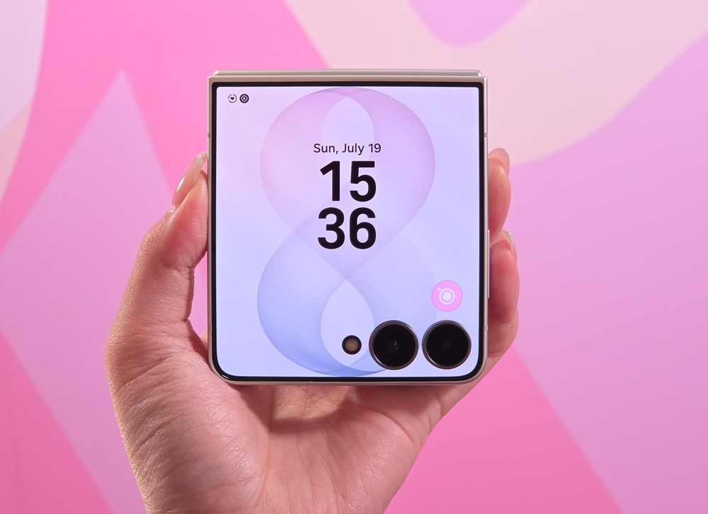 To Samsung Galaxy Z Flip 8 είναι ίδιο με τον προκάτοχό του, αλλά με τον Exynos 2600
