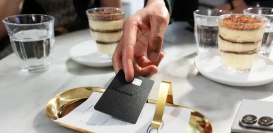 Samsung Galaxy Card: Η πρώτη κάρτα της εταιρείας είναι γεγονός σε συνεργασία με Barclays και Visa Η Samsung ανακοίνωσε την Samsung Galaxy Card