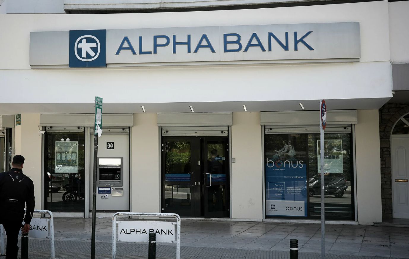 Alpha Bank: Τέλος στη χρέωση 0,80€