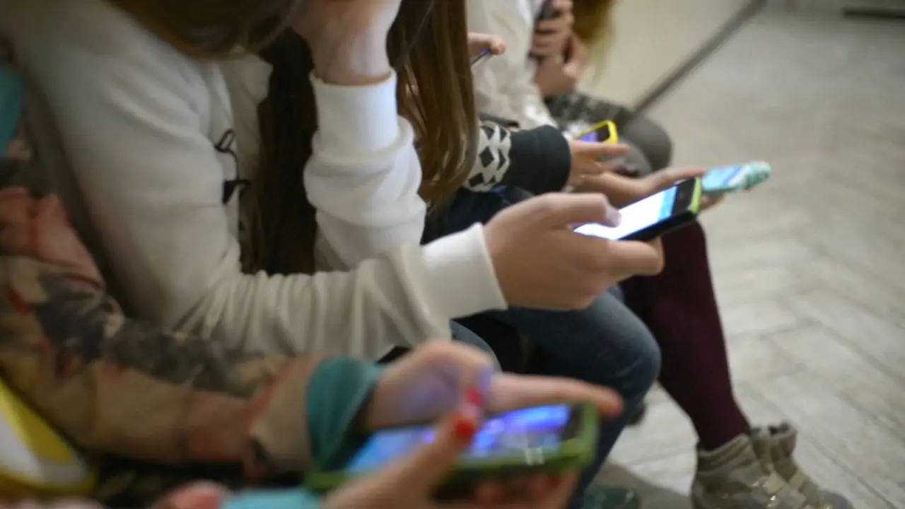 Αγωγή για ποσό μαμούθ κατά της Meta για τον εθισμό των εφήβων στην πλατφόρμες της