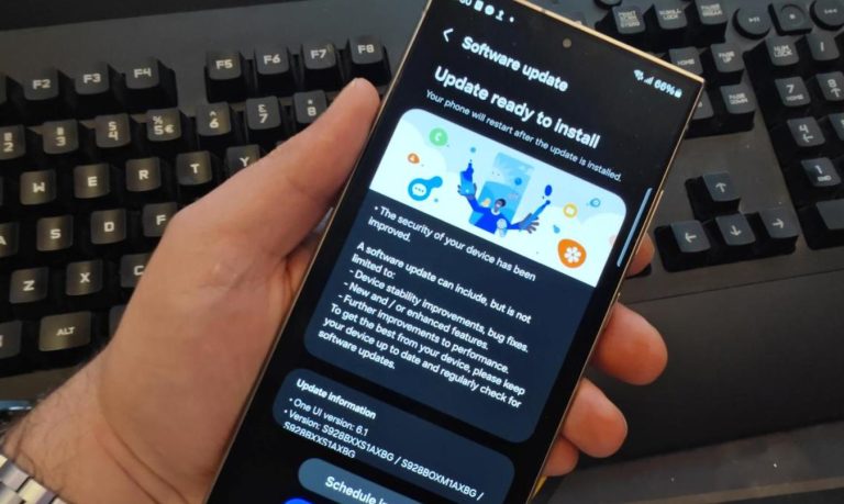 Η εικόνα παρουσιάζει το Samsung Galaxy S24 Ultra στο εργαστήριο του Techmaniacs.gr.