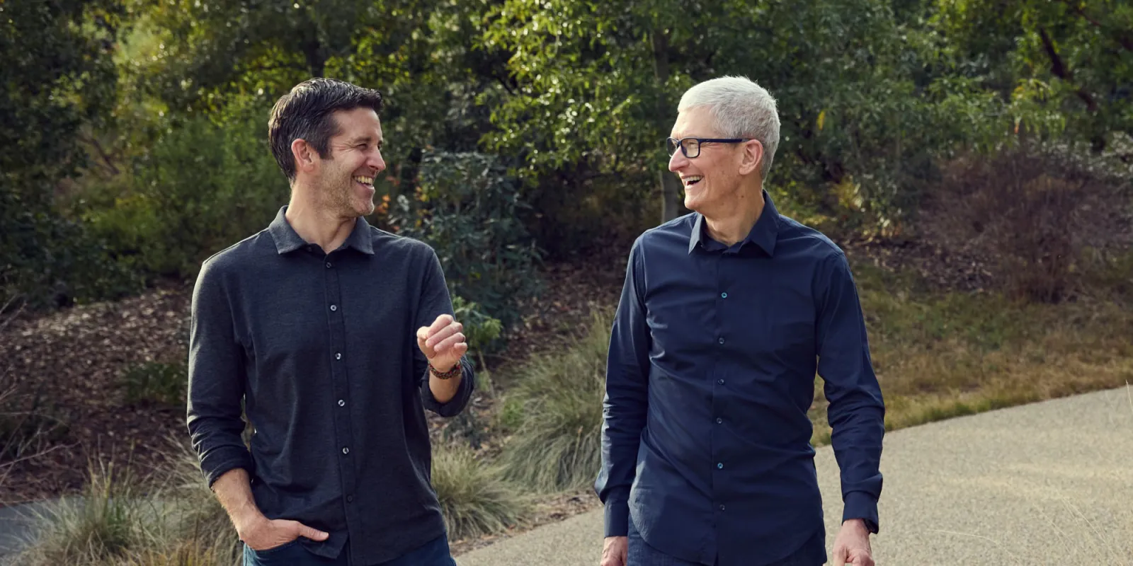 Ο Tim Cook αποχωρεί από CEO της Apple παραδίδοντας τη σκυτάλη στον John Ternus εν μέσω αλλαγών στην τεχνητή νοημοσύνη