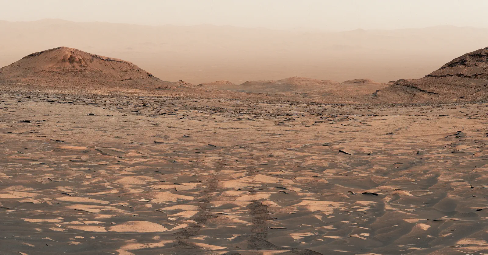 Το Curiosity τράβηξε μια εορταστική φωτογραφία τον Άρη, για τα 14 χρόνια του στον πλανήτη. Από τις εικόνες με την υψηλότερη ευκρίνεια που έχουμε δει.