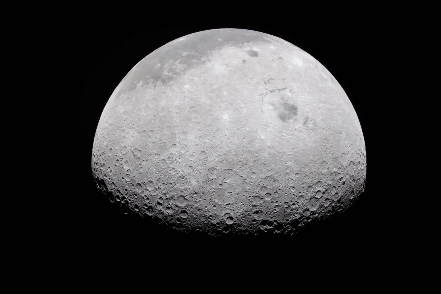 Η NASA και άλλοι αστρονόμοι αναζητούν το σημείο της πρόσκρουσης του Falcon 9 στην επιφάνεια της Σελήνης