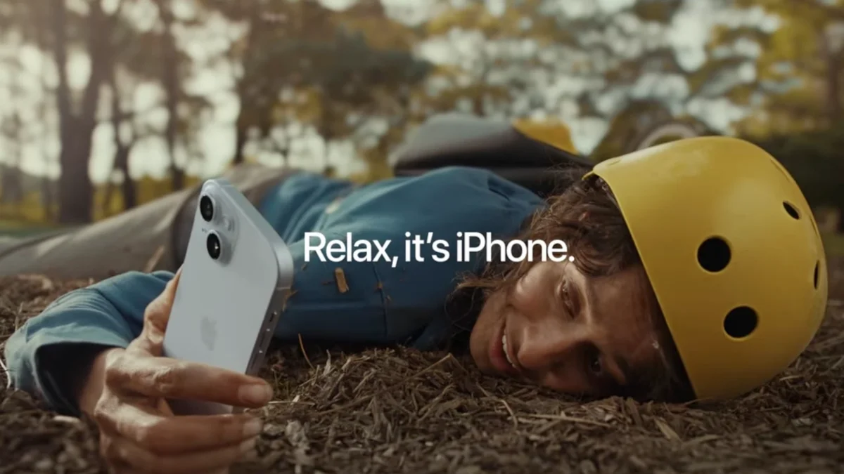 Η νέα καμπάνια της Apple θέλει να δείξει πως τα τηλέφωνά της είναι ανθεκτικά