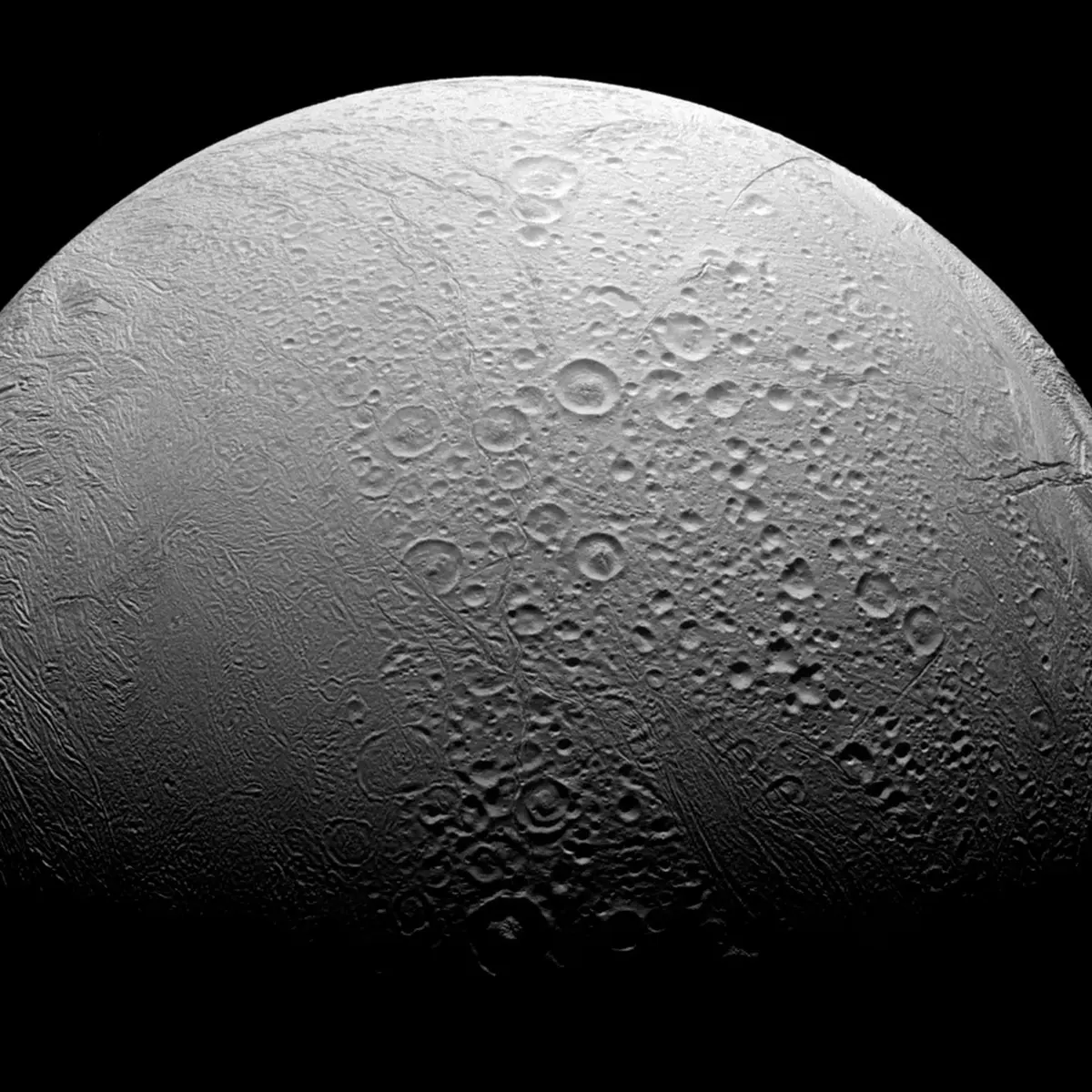 Φωτογραφία του Εγκέλαδου απο΄το Cassini το 2016
