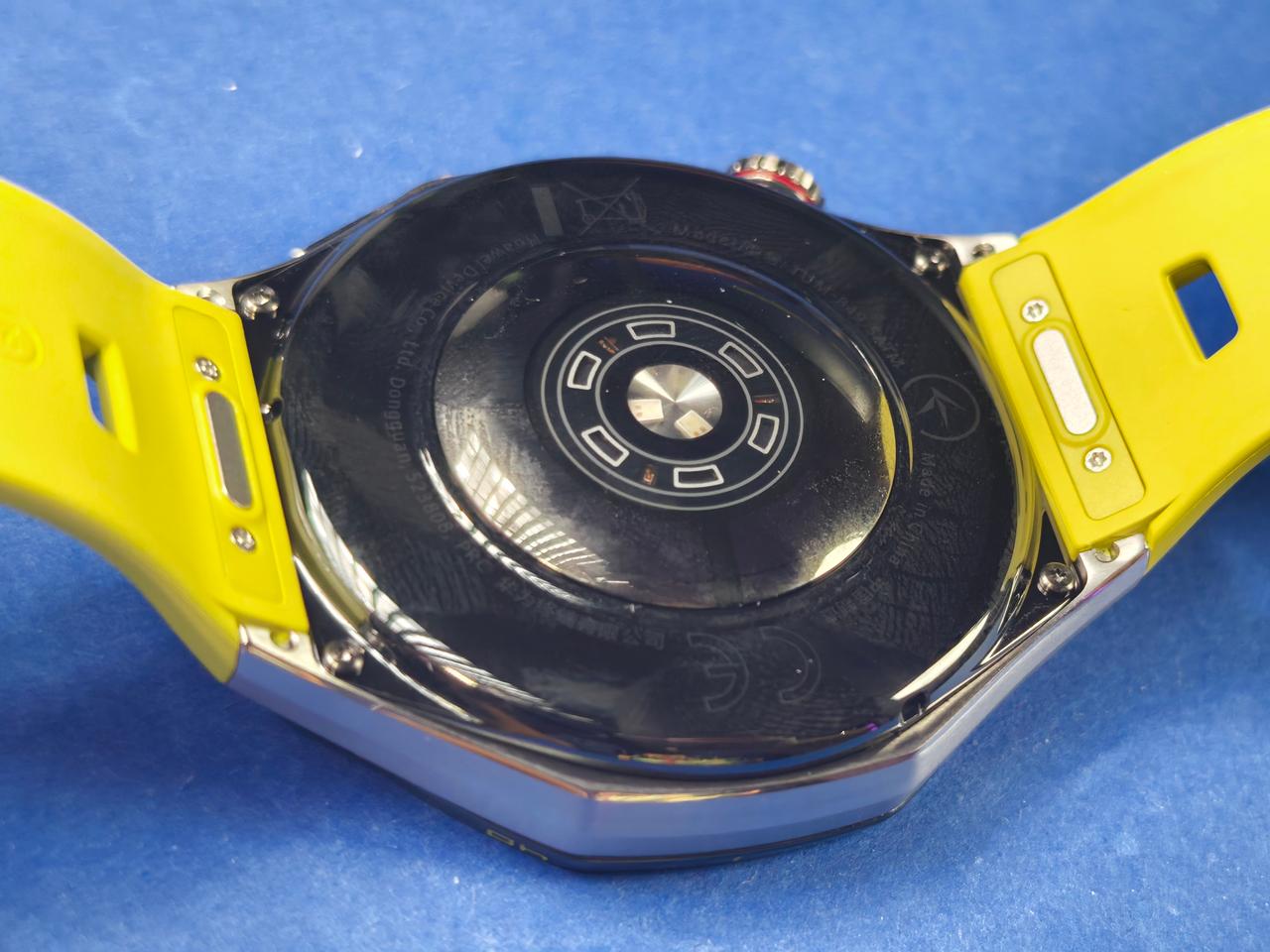 Οι αισθητήρες στην πλάτη του Huawei Watch GT7 Pro