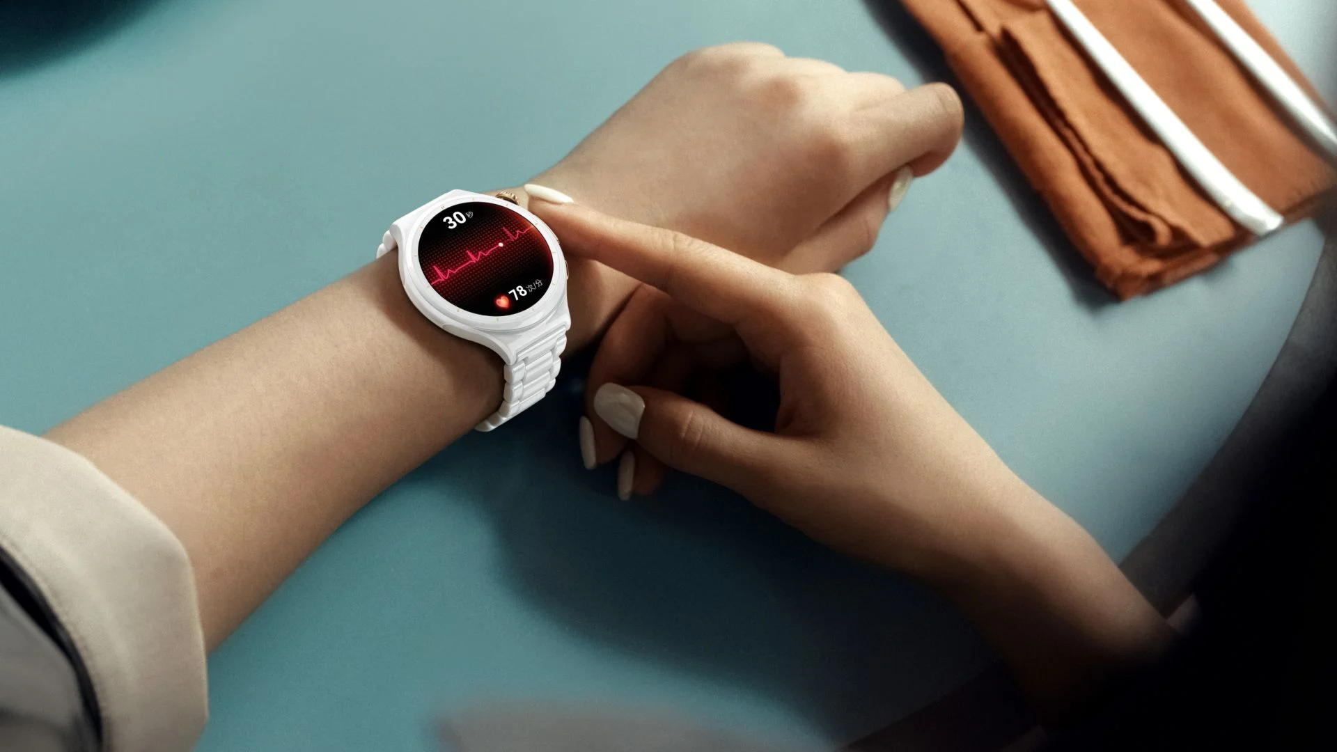 Το Huawei Watch 6 Pro σε χέρι