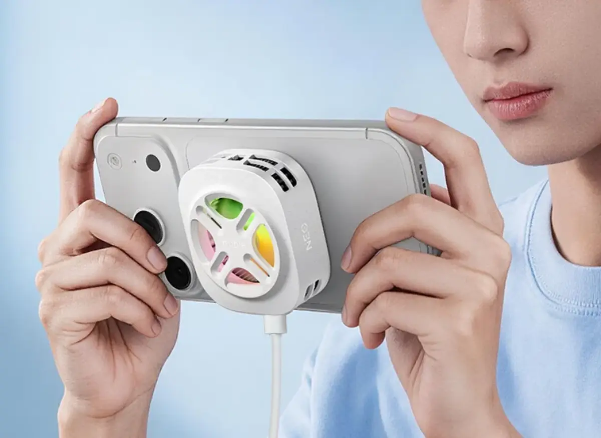 Το Magnetic Phone Cooler Neo στο iPhone 17 Pro Max