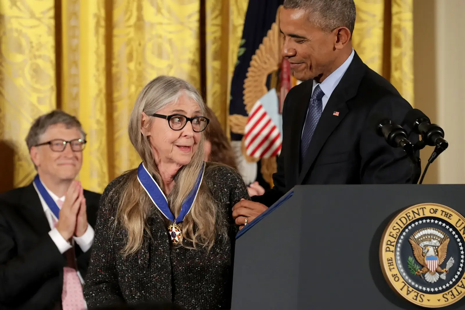 H Margaret Hamilton κατά την βράβευσή της από τον Barack Obama